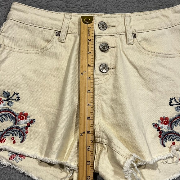 Shyanne Shorts Embroidered Floral‎ Off-White Button Fly Raw Hem Women's 28 28x3 - Picture 6 of 14